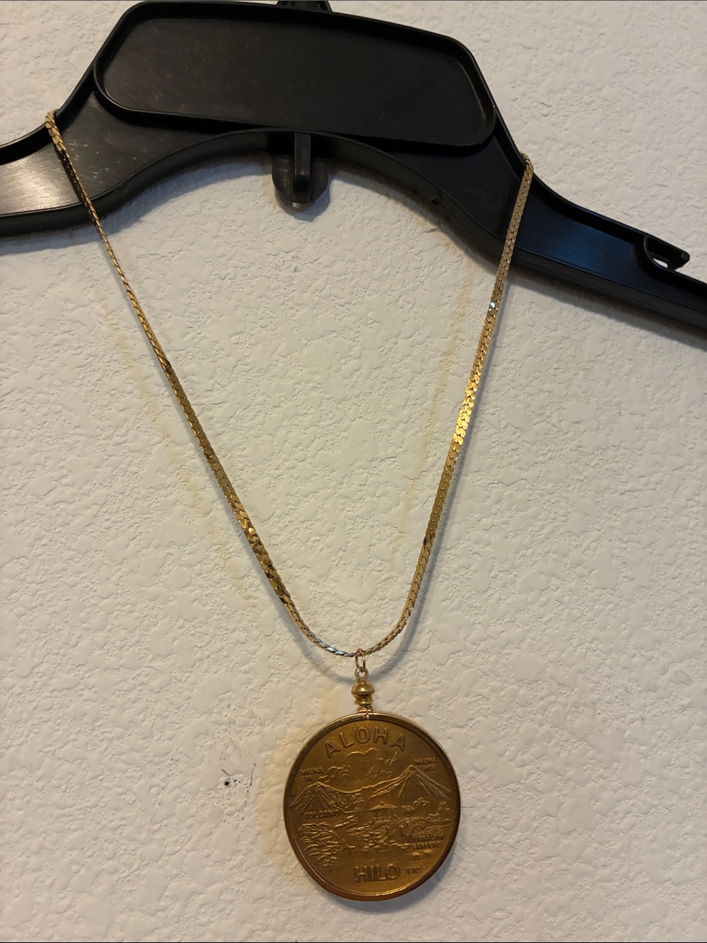 Vintage Gold-Tone Aloha Hilo Coin Pendant Necklace